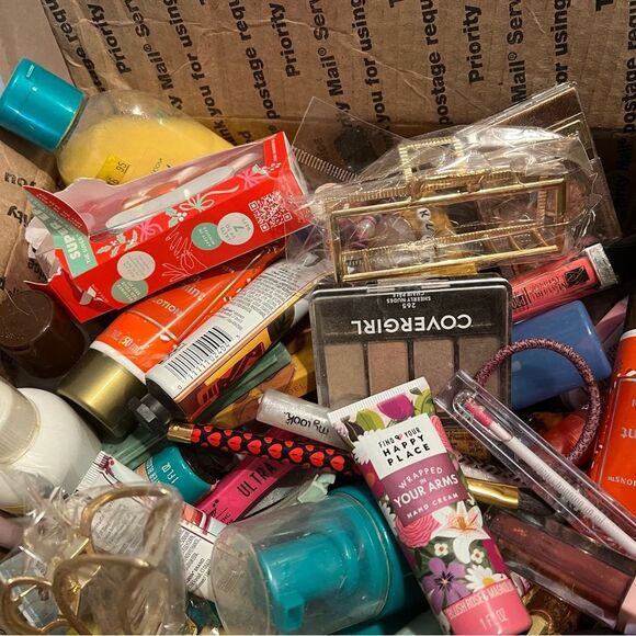 Overstock Mystery Wholesale Box Liquidation Beauty Products - Picture 1 of 4